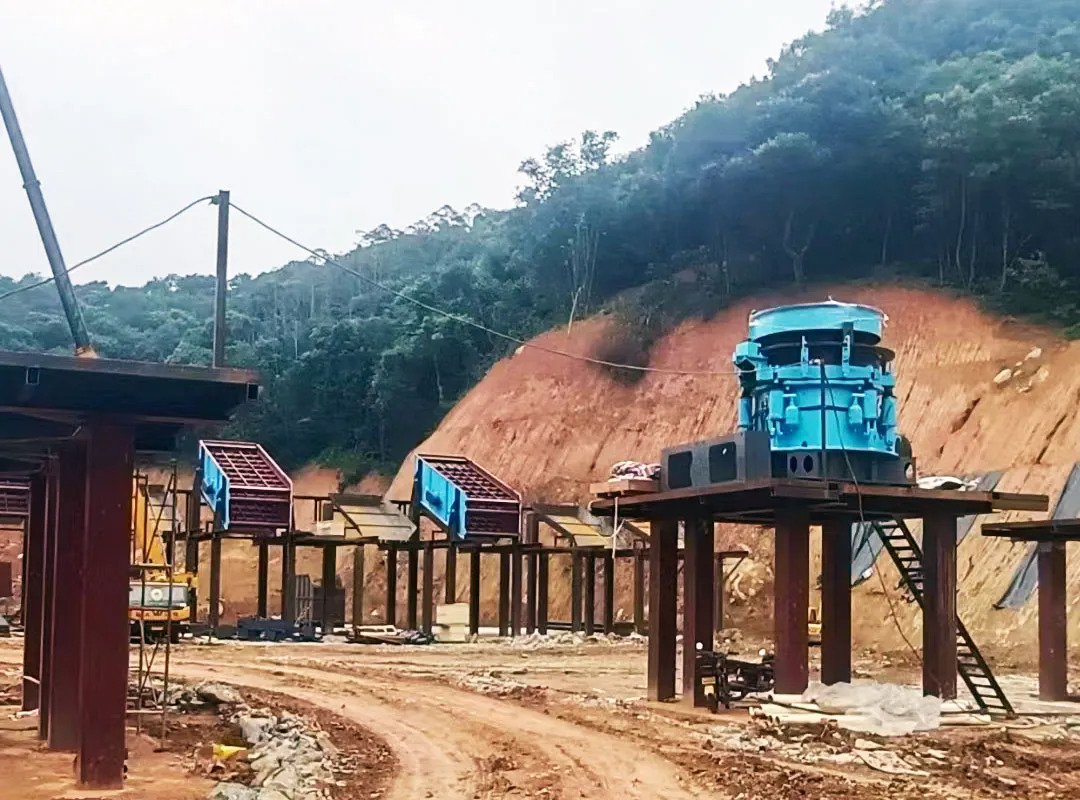 5台花岗岩sms5000大型多缸液压圆锥破碎机服务于广西时产1400吨花岗岩骨料项目